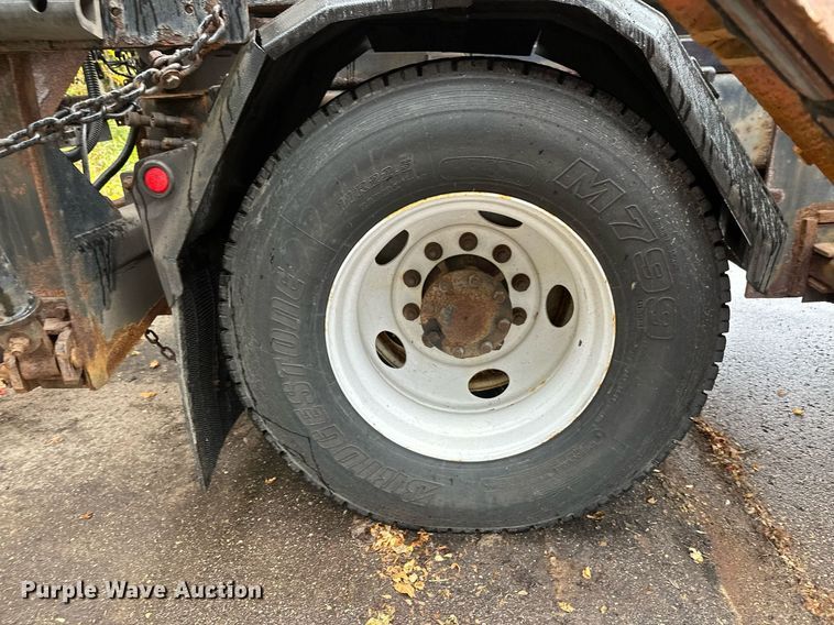 image for item EL0030 2010 International 7400 hook lift truck