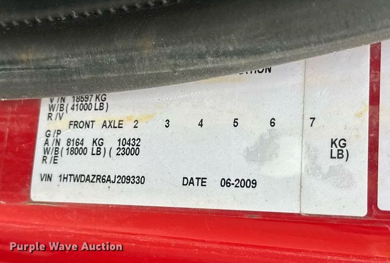 image for item EL0030 2010 International 7400 hook lift truck