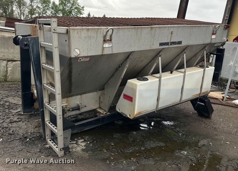 image for item EL0030 2010 International 7400 hook lift truck