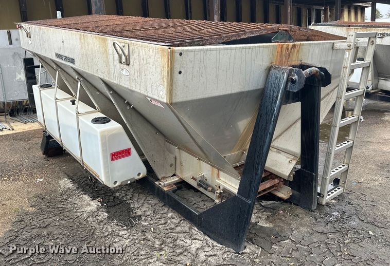 image for item EL0030 2010 International 7400 hook lift truck