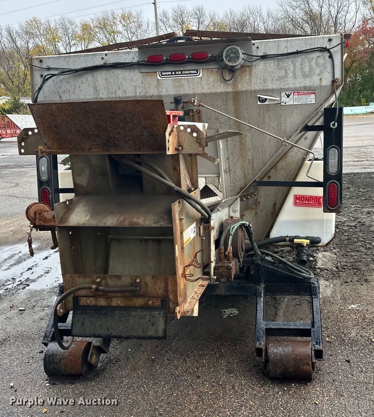 image for item EL0030 2010 International 7400 hook lift truck