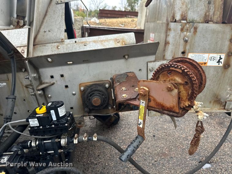 image for item EL0030 2010 International 7400 hook lift truck