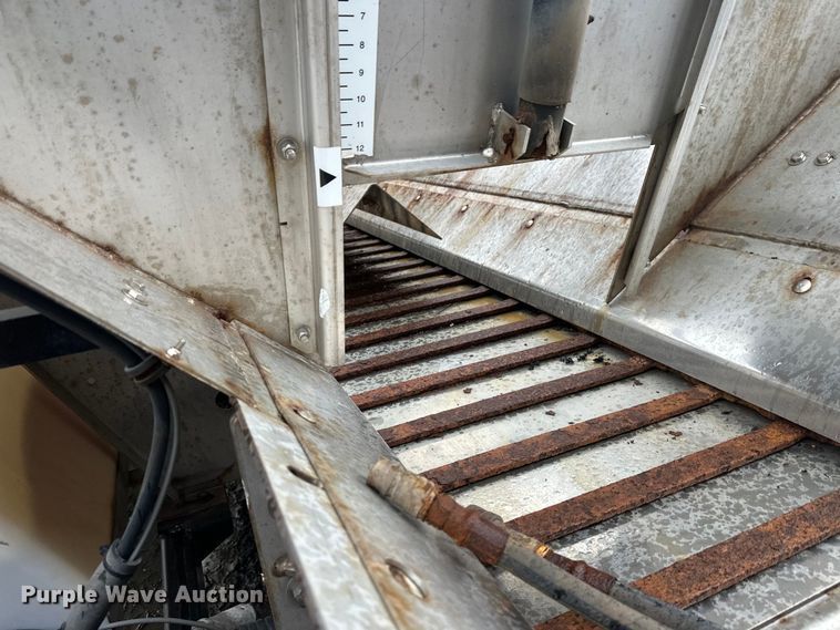 image for item EL0030 2010 International 7400 hook lift truck