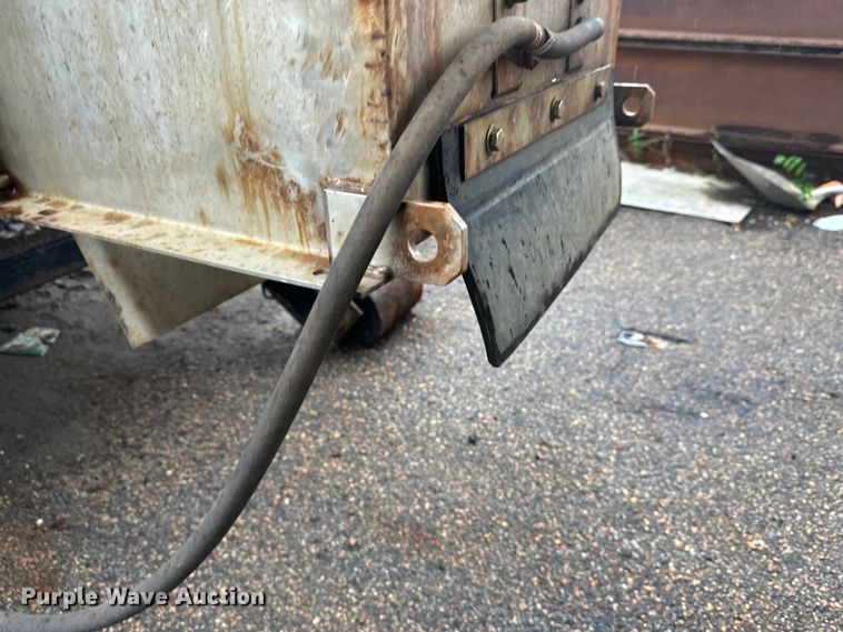 image for item EL0030 2010 International 7400 hook lift truck