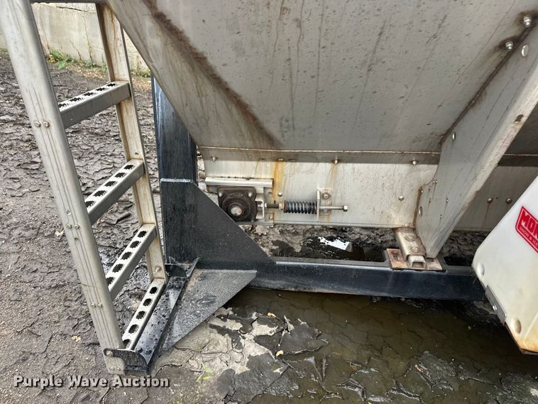 image for item EL0030 2010 International 7400 hook lift truck