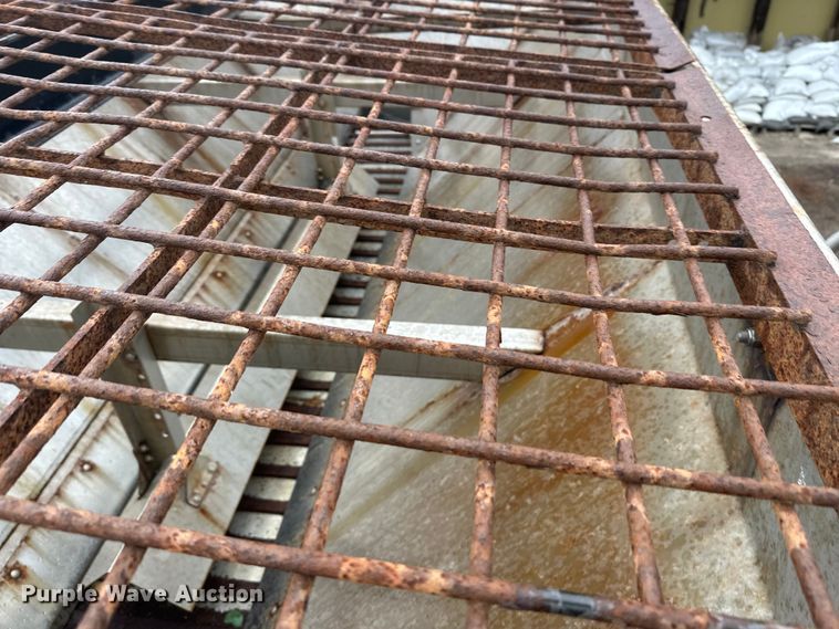 image for item EL0030 2010 International 7400 hook lift truck