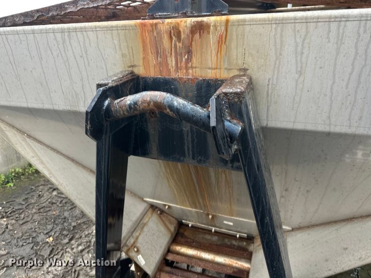 image for item EL0030 2010 International 7400 hook lift truck