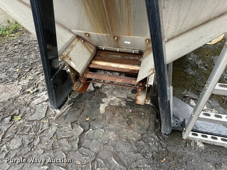 image for item EL0030 2010 International 7400 hook lift truck