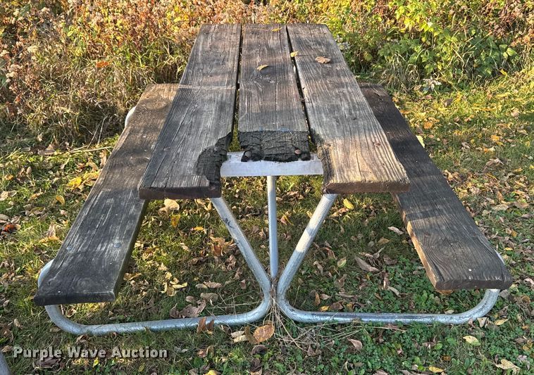 image for item EM2439 (16) picnic tables