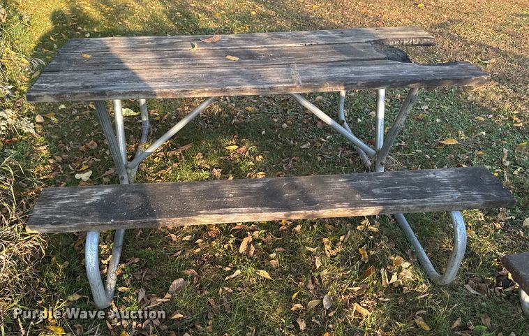 image for item EM2439 (16) picnic tables