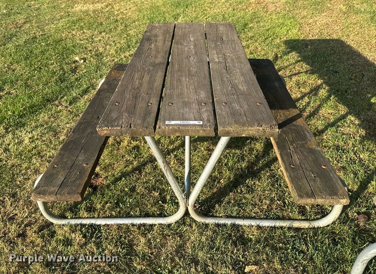image for item EM2441 (10) picnic tables