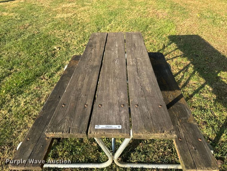 image for item EM2441 (10) picnic tables
