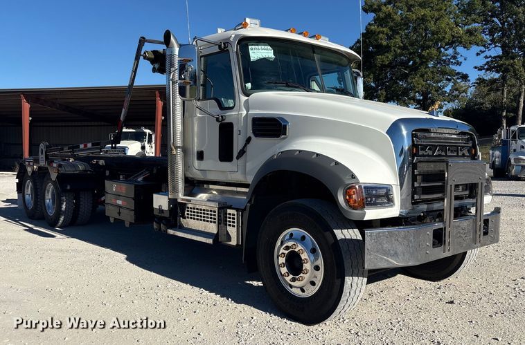 image for item EM6122 2025 Mack GR64F roll-off container truck