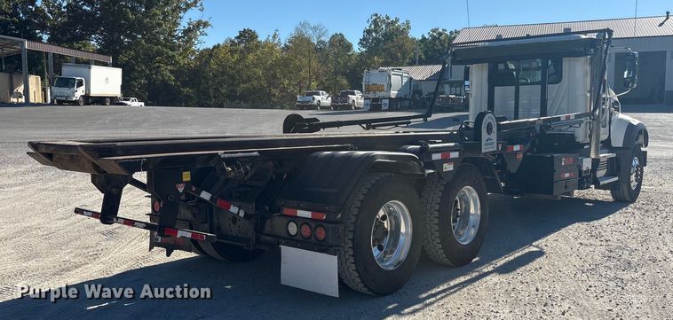 image for item EM6122 2025 Mack GR64F roll-off container truck