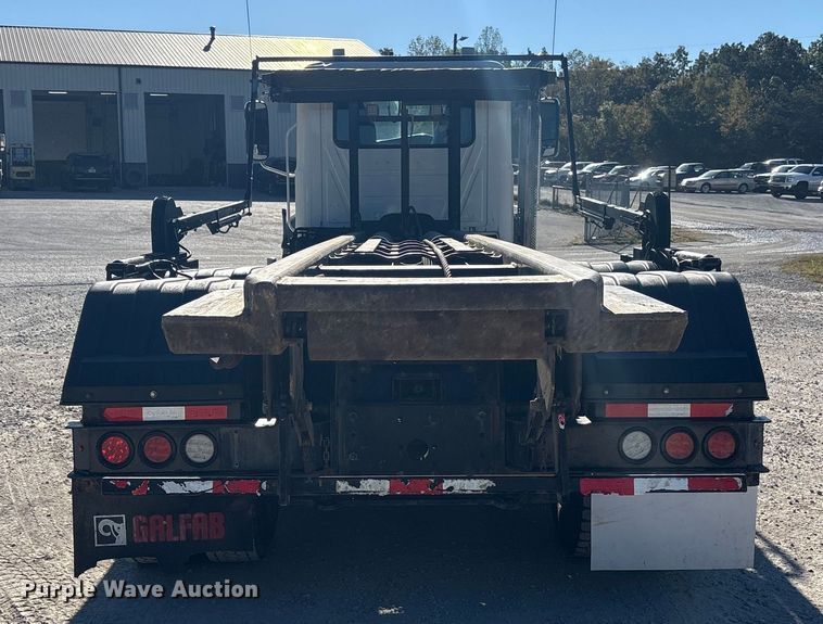 image for item EM6122 2025 Mack GR64F roll-off container truck