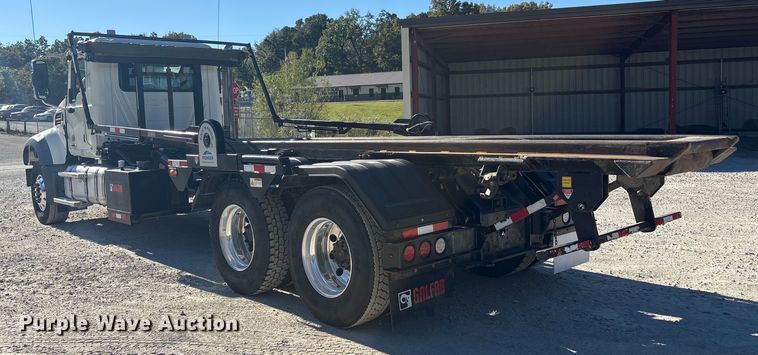 image for item EM6122 2025 Mack GR64F roll-off container truck