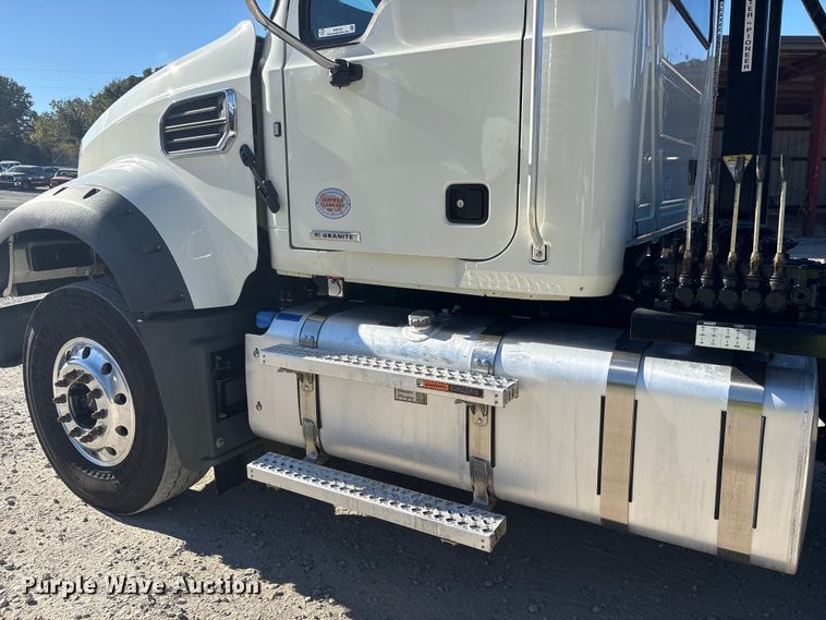 image for item EM6122 2025 Mack GR64F roll-off container truck