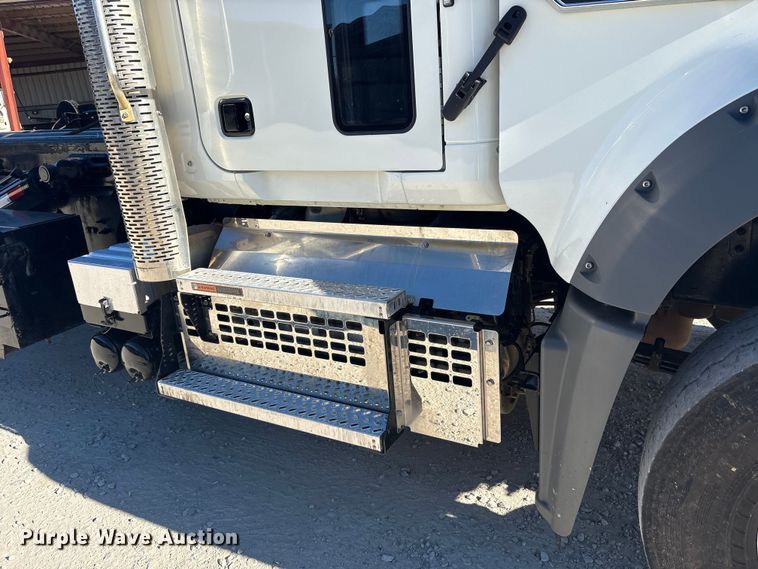 image for item EM6122 2025 Mack GR64F roll-off container truck