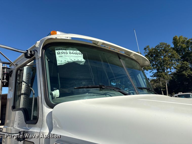 image for item EM6122 2025 Mack GR64F roll-off container truck