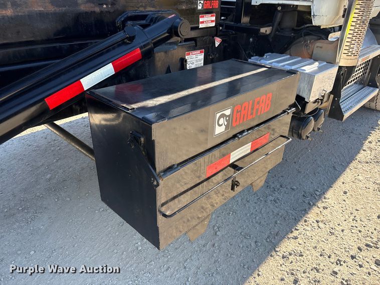 image for item EM6122 2025 Mack GR64F roll-off container truck