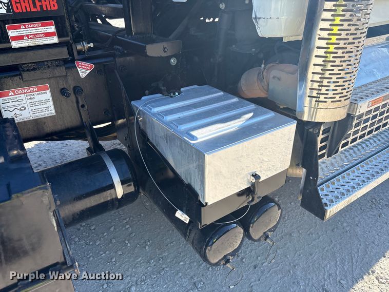 image for item EM6122 2025 Mack GR64F roll-off container truck