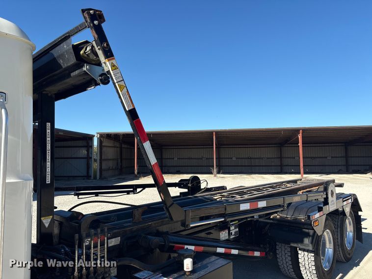 image for item EM6122 2025 Mack GR64F roll-off container truck