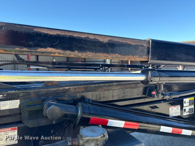 image for item EM6122 2025 Mack GR64F roll-off container truck