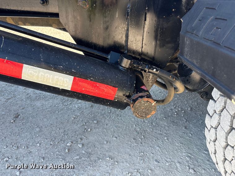 image for item EM6122 2025 Mack GR64F roll-off container truck