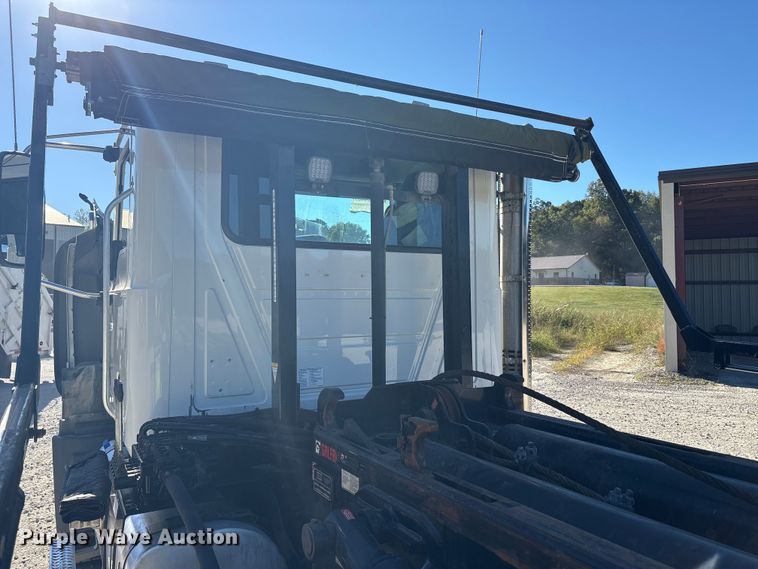 image for item EM6122 2025 Mack GR64F roll-off container truck