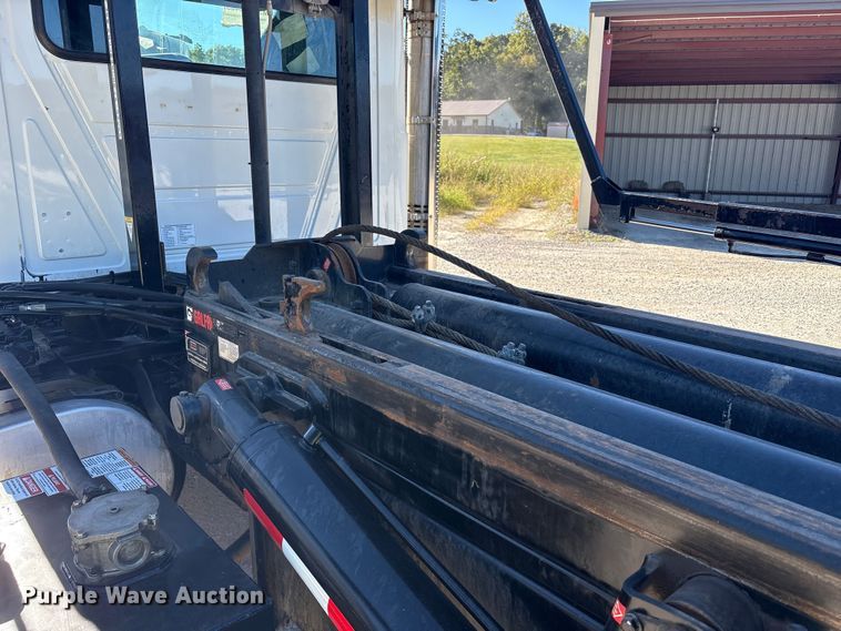 image for item EM6122 2025 Mack GR64F roll-off container truck