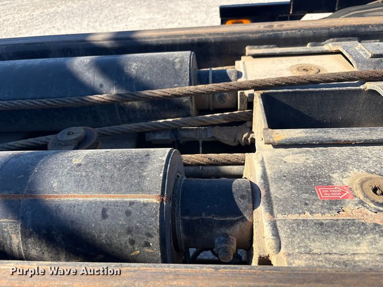 image for item EM6122 2025 Mack GR64F roll-off container truck