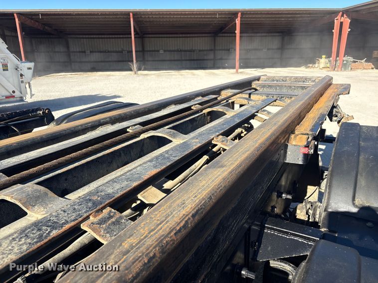 image for item EM6122 2025 Mack GR64F roll-off container truck