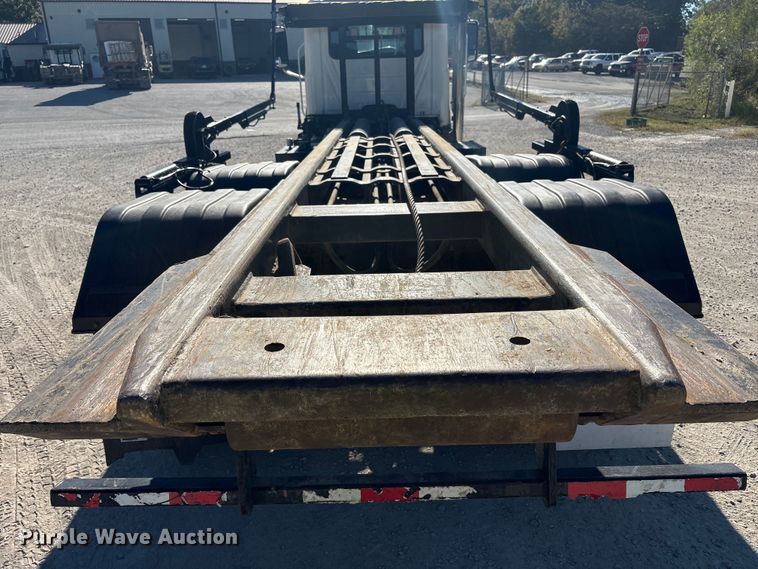 image for item EM6122 2025 Mack GR64F roll-off container truck