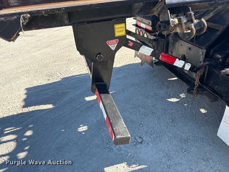 image for item EM6122 2025 Mack GR64F roll-off container truck