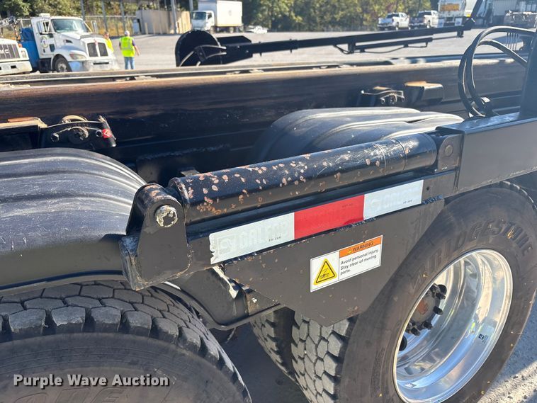 image for item EM6122 2025 Mack GR64F roll-off container truck