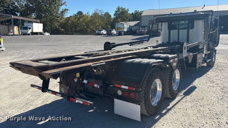 image for item EM6122 2025 Mack GR64F roll-off container truck