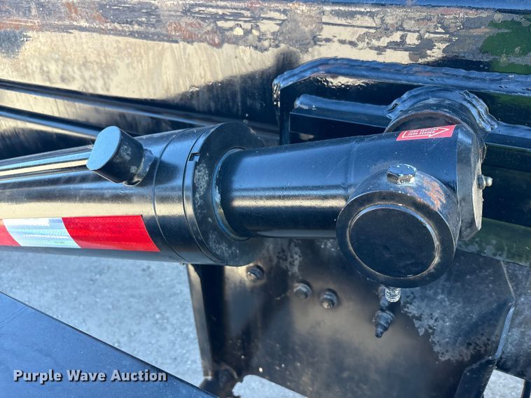 image for item EM6122 2025 Mack GR64F roll-off container truck