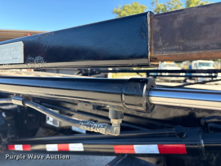 image for item EM6122 2025 Mack GR64F roll-off container truck