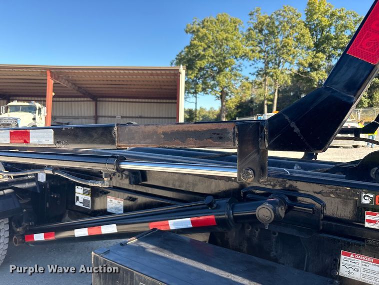 image for item EM6122 2025 Mack GR64F roll-off container truck