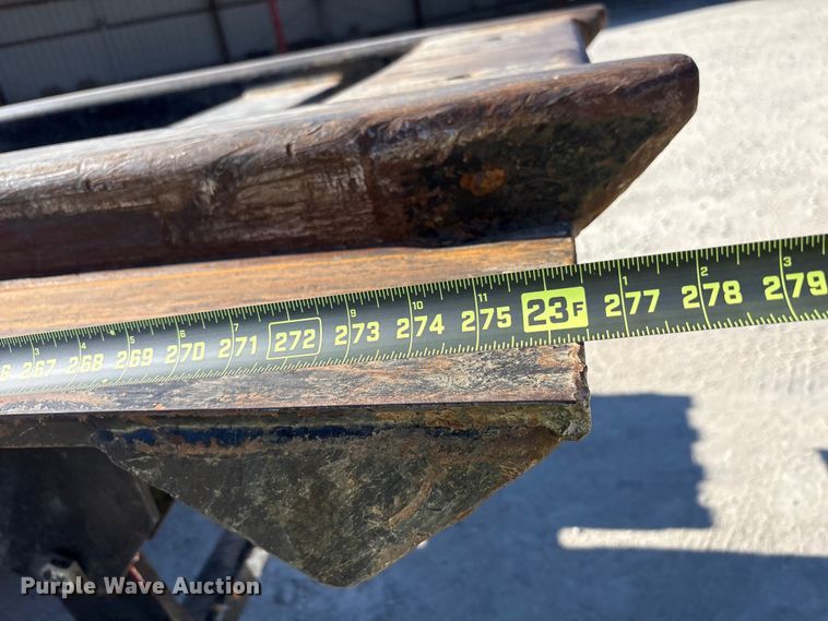 image for item EM6122 2025 Mack GR64F roll-off container truck