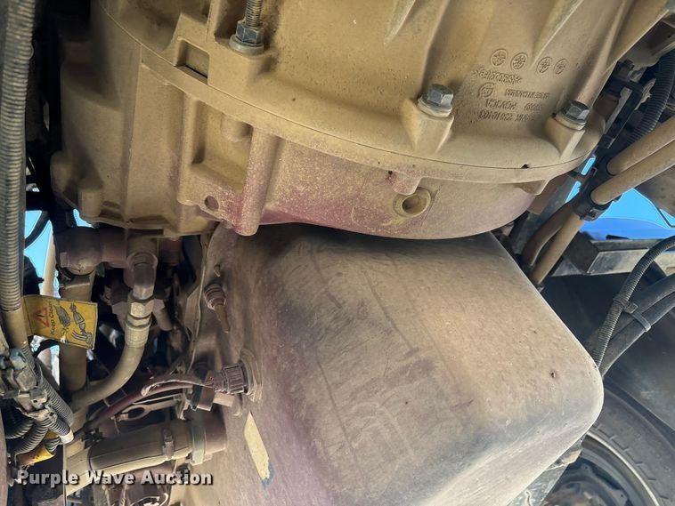 image for item EM6122 2025 Mack GR64F roll-off container truck