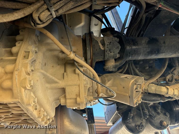 image for item EM6122 2025 Mack GR64F roll-off container truck