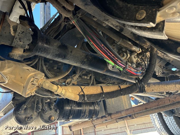 image for item EM6122 2025 Mack GR64F roll-off container truck