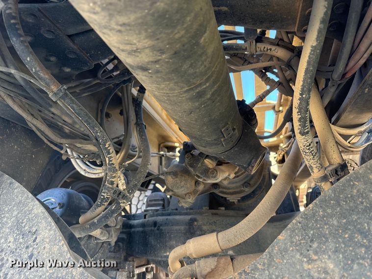 image for item EM6122 2025 Mack GR64F roll-off container truck