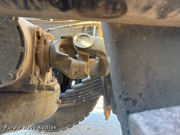 image for item EM6122 2025 Mack GR64F roll-off container truck