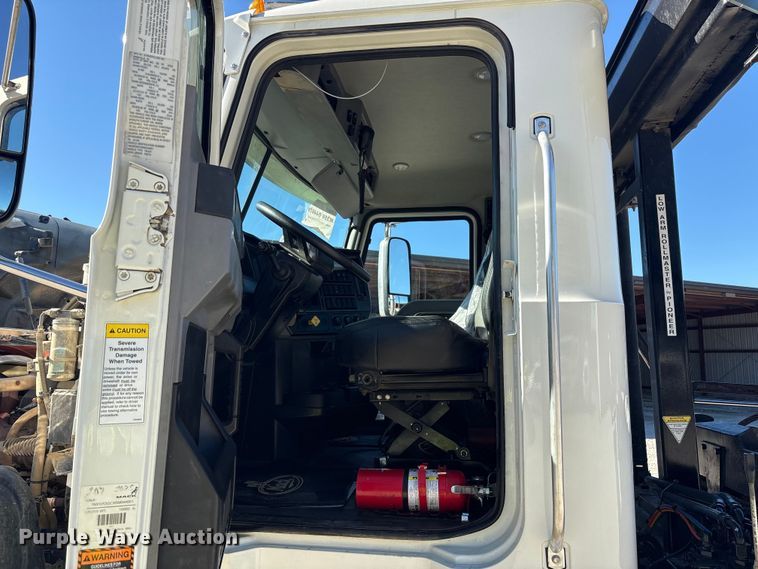 image for item EM6122 2025 Mack GR64F roll-off container truck