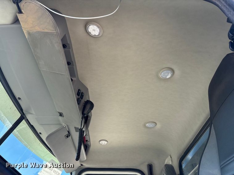 image for item EM6122 2025 Mack GR64F roll-off container truck