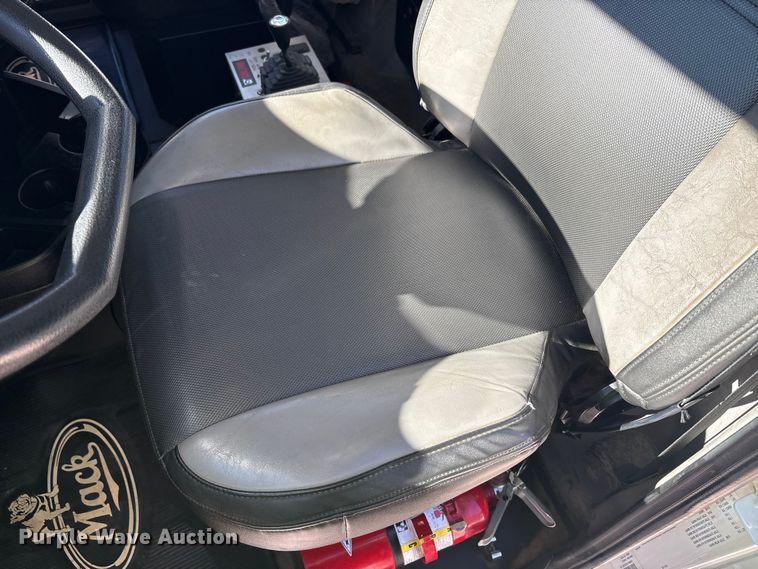 image for item EM6122 2025 Mack GR64F roll-off container truck