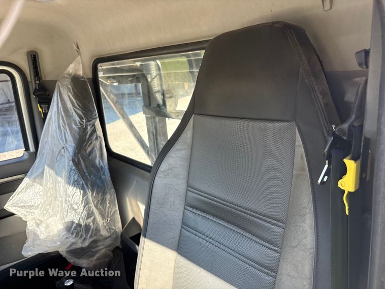 image for item EM6122 2025 Mack GR64F roll-off container truck