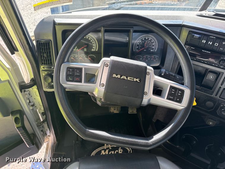 image for item EM6122 2025 Mack GR64F roll-off container truck